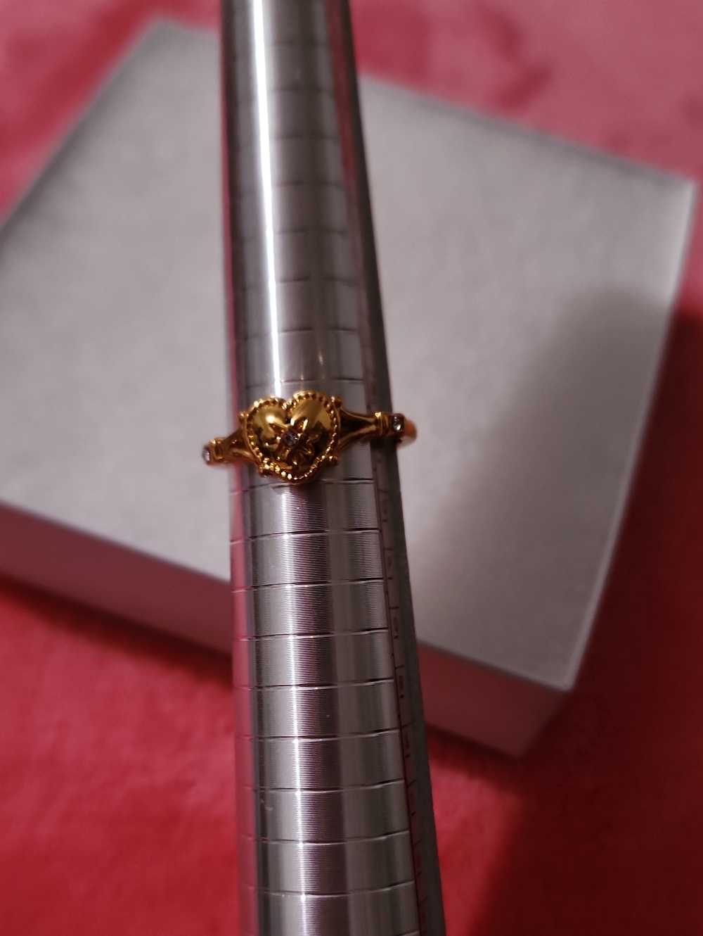 Gold Heart Filigree Women's Ring - Elegant Gold Tone Size 6.75